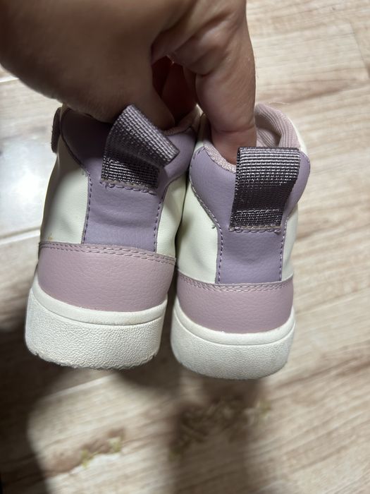 Adidadi numarul 27 H&M