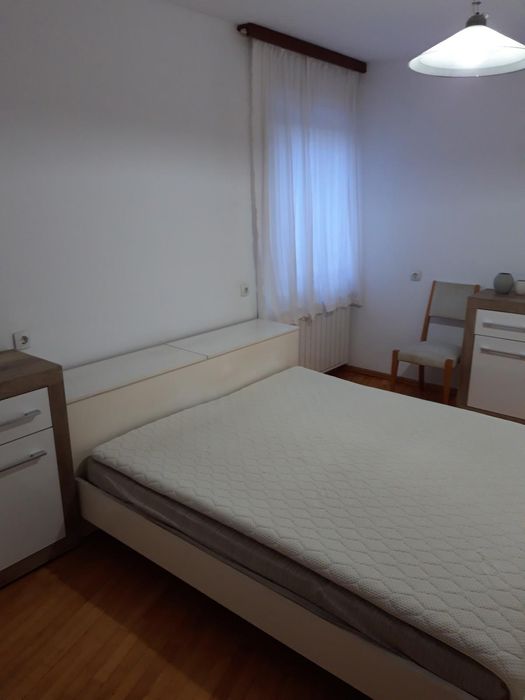 Дава се под наем Четиристаен апартамент в Пловдив, Младежки Хълм - 130 кв.м за 525 € - Снимка #3