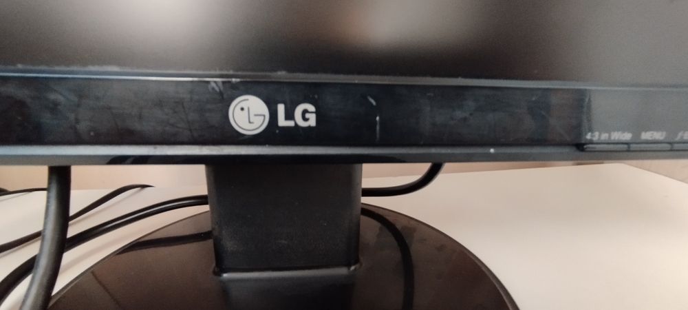 Монитор  б/у в не рабочем состоянии