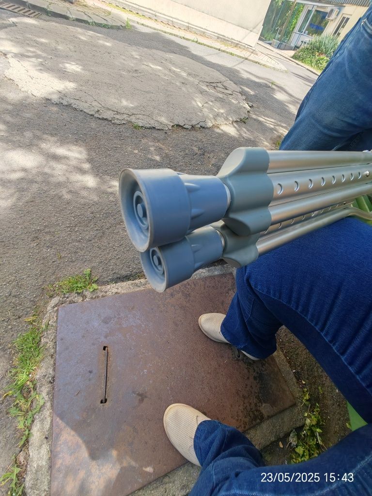 Патерици, подсилени, чисто нови 2 бр