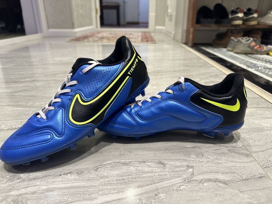 Бутсы Nike Tiempo почти новые. Butsi Nike Tiempo pochti yengi.Razmer40