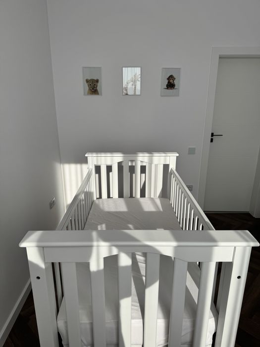 Se vinde pat de lemn pentru copii Pottery Barn!