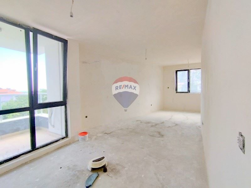 Продава се Двустаен апартамент в Варна, Виница - 75 кв.м за 1447 €/кв.м - Снимка #10