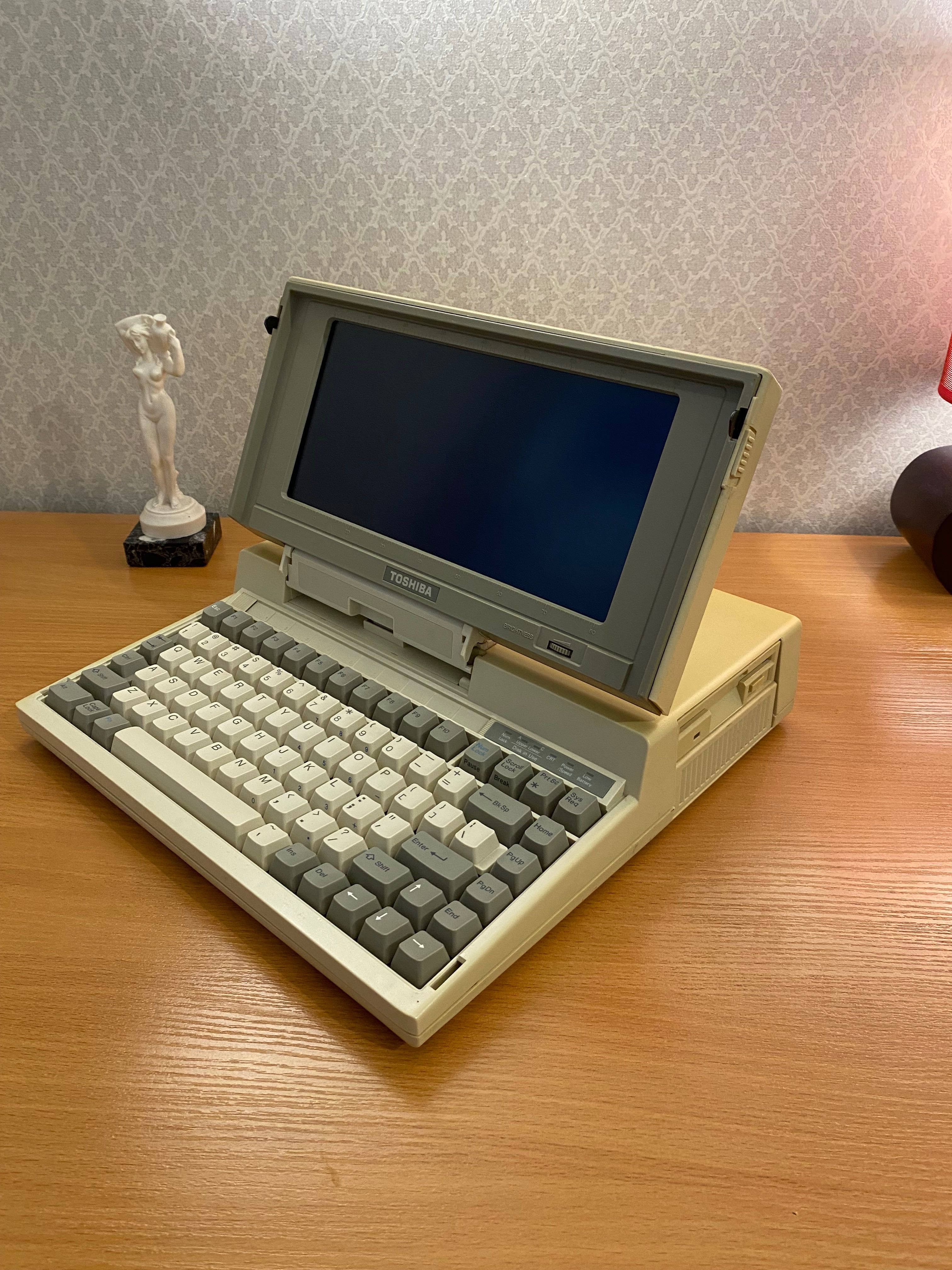 Ноутбук Toshiba T1200 -  год 1987