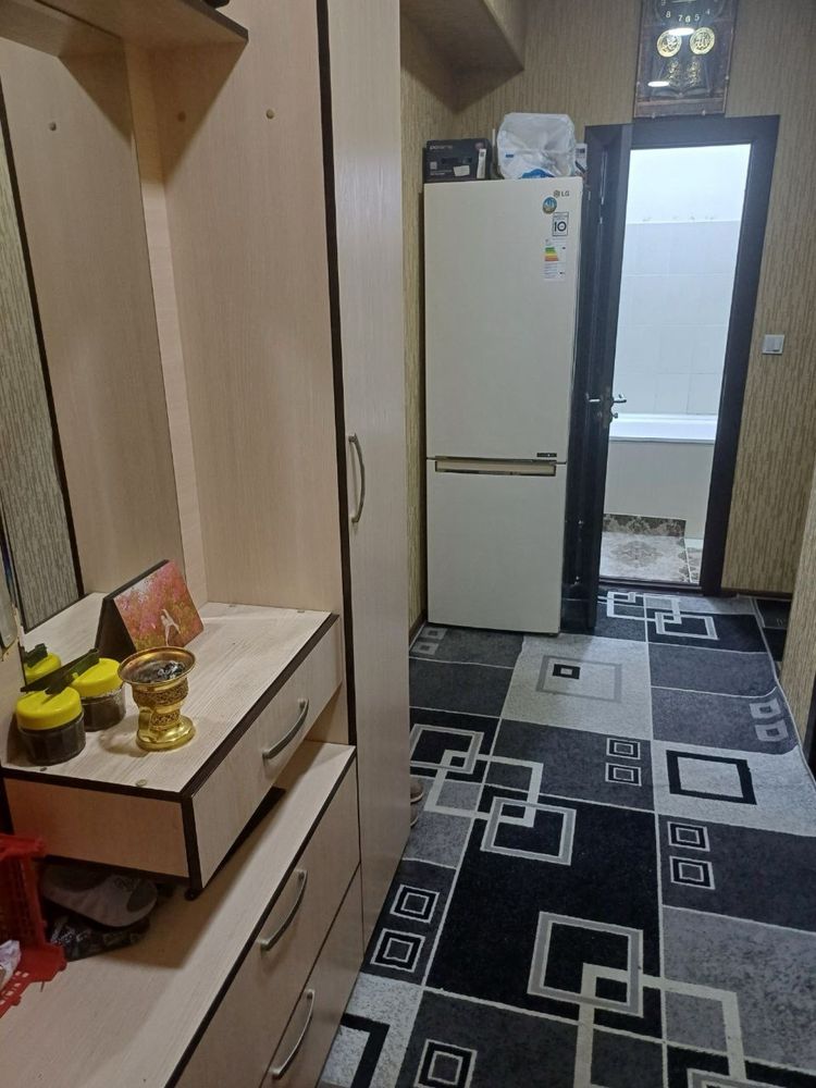 Продаётся 3х- комнатная квартира на 1- этаже 7 мкр