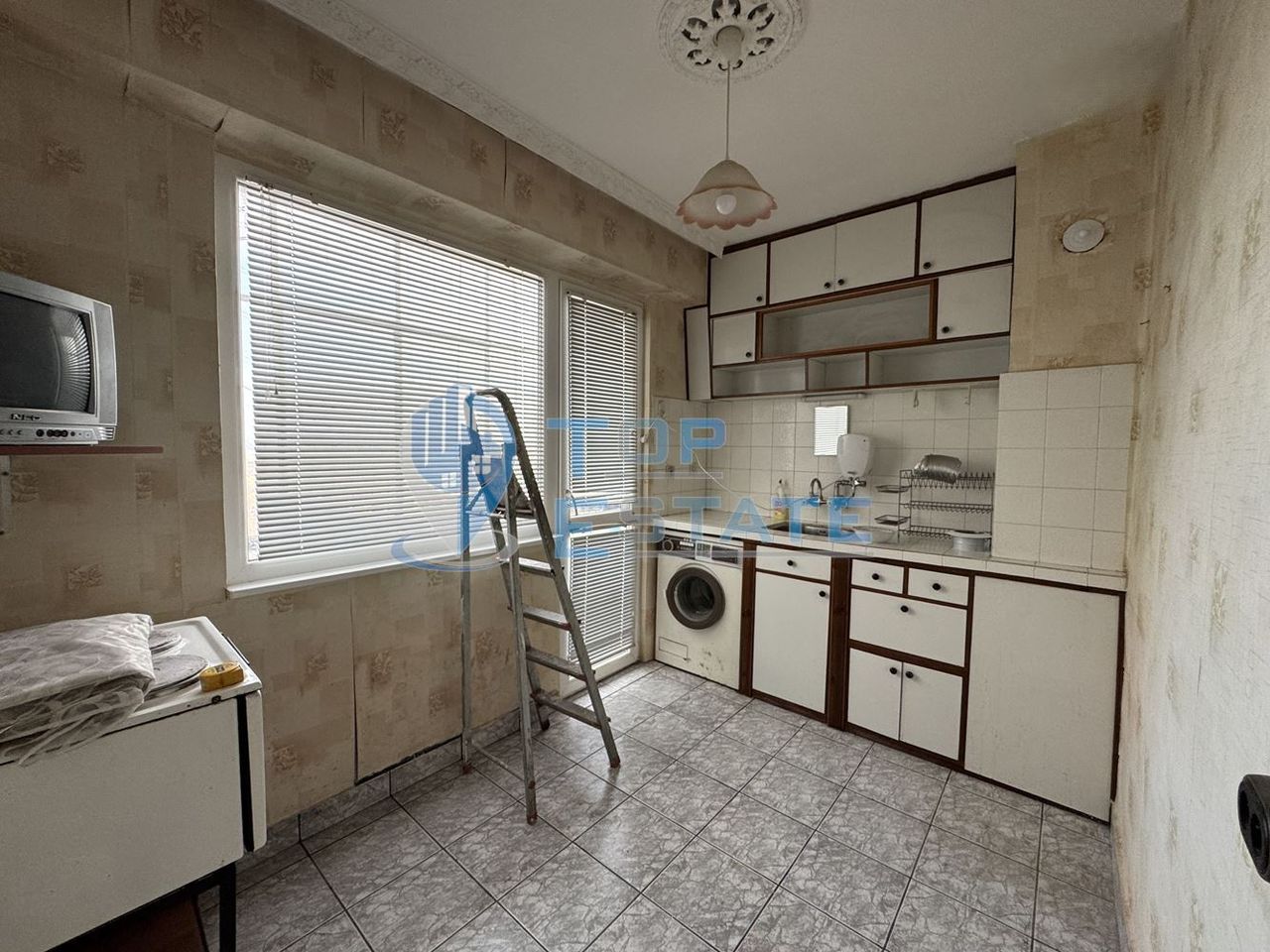 Продава се Двустаен апартамент в Горна Оряховица - 60 кв.м за 808 €/кв.м - Снимка #3