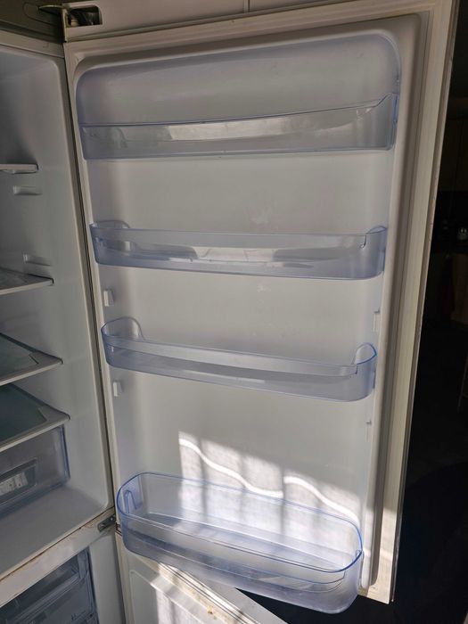 Хладилник с фризер Indesit