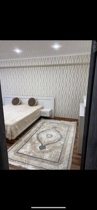 Продам кровать 1,6 с тумбами 2 шт. (Без матраса).в идеальном состоянии