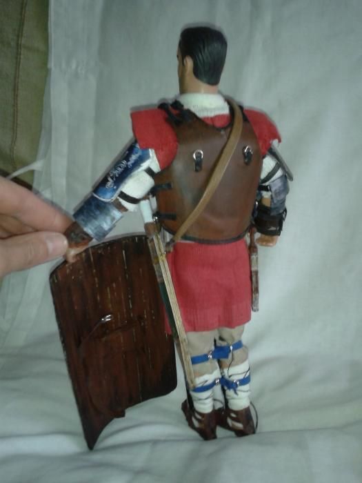 soldat centurion roman cu sabie pumnal lorica scut casca figurina 1/6