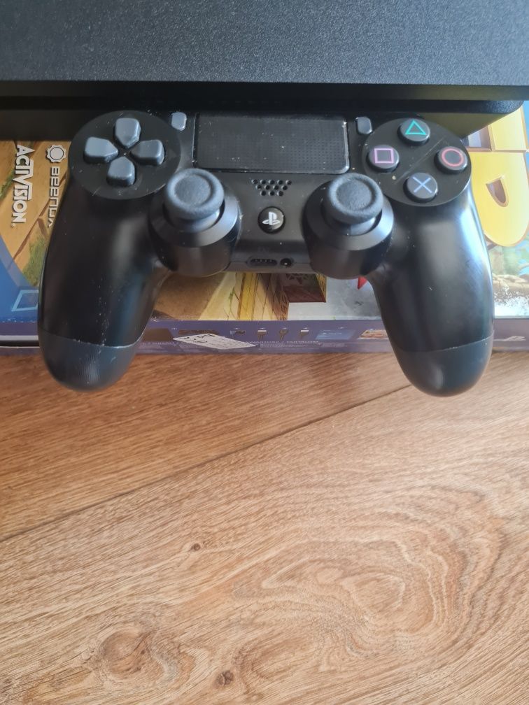 Плейстейшън PS4 1TB