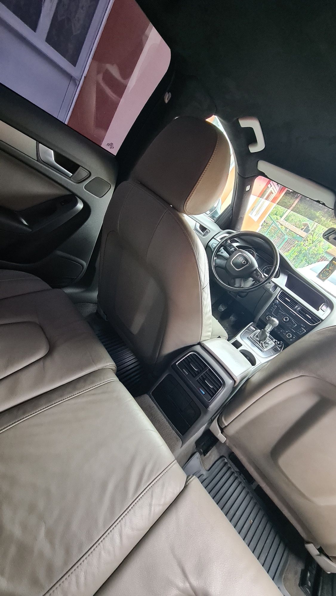 Vand / Schimb Audi a4 b8 în stare perfecta