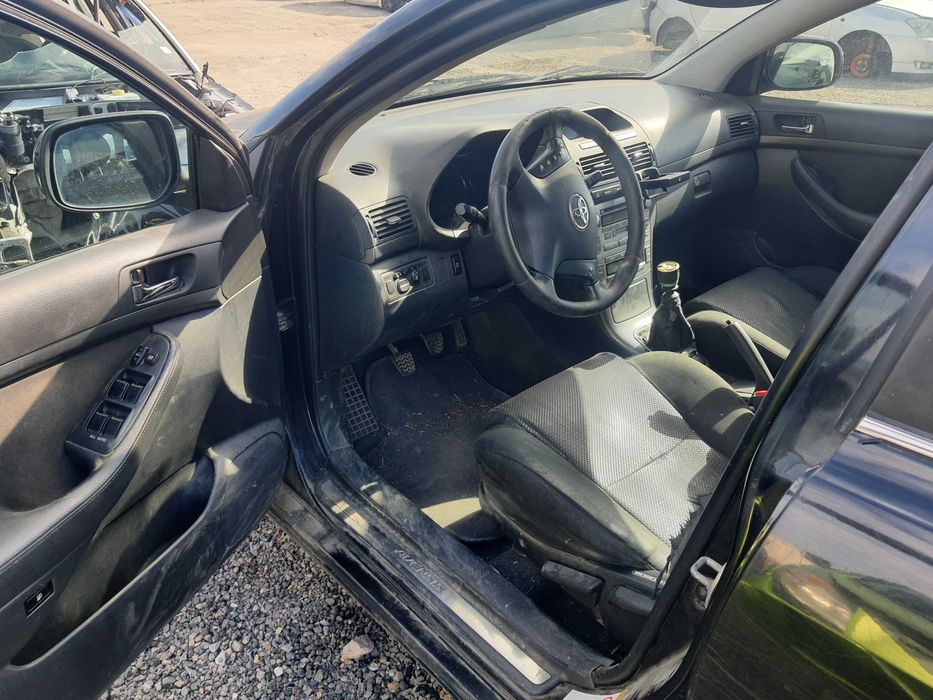 На части! Toyota Avensis 2.2 D4D