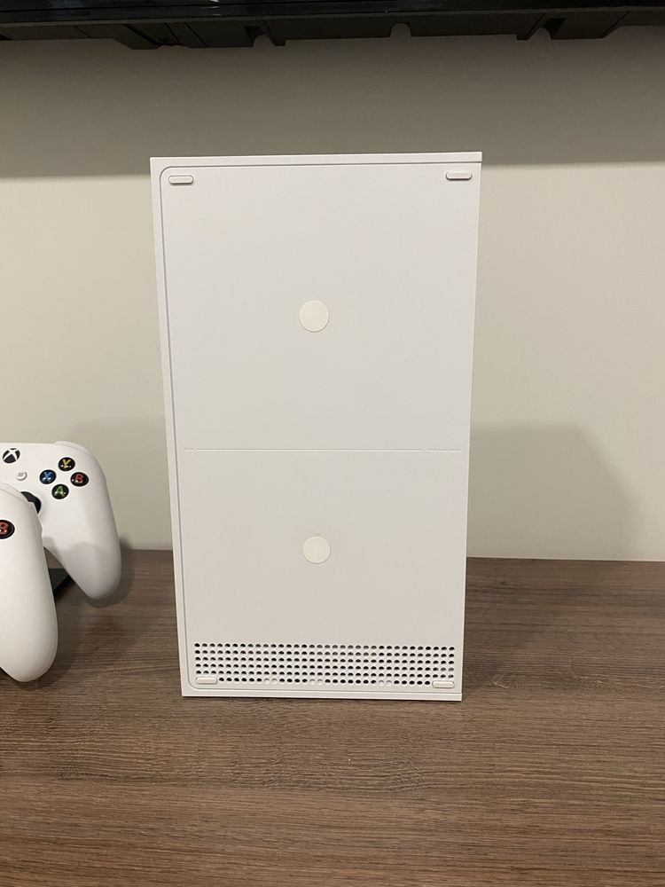 Xbox Series S 512 gb с два контролера