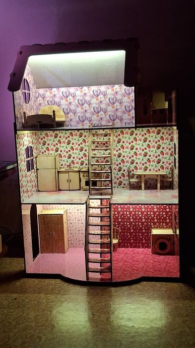 Продам детский, игрушечный домик.