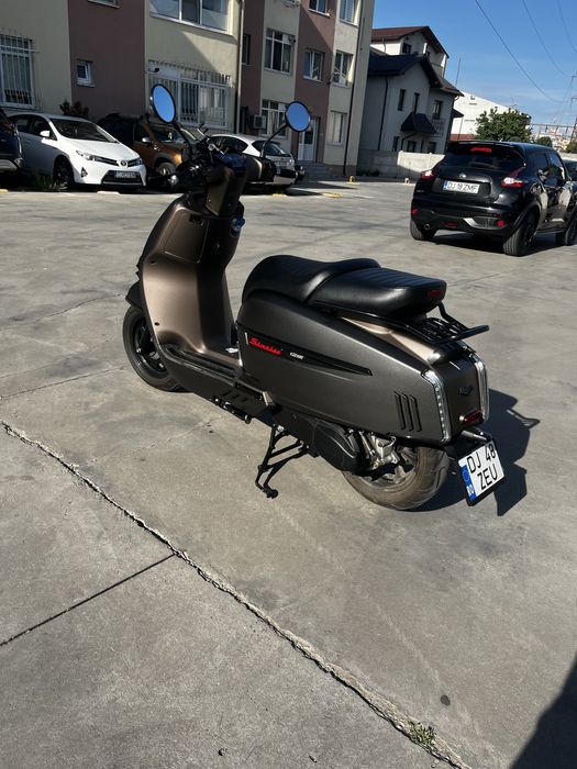 Scuter Keeway Sixties 125. Se poate conduce cu categoria B