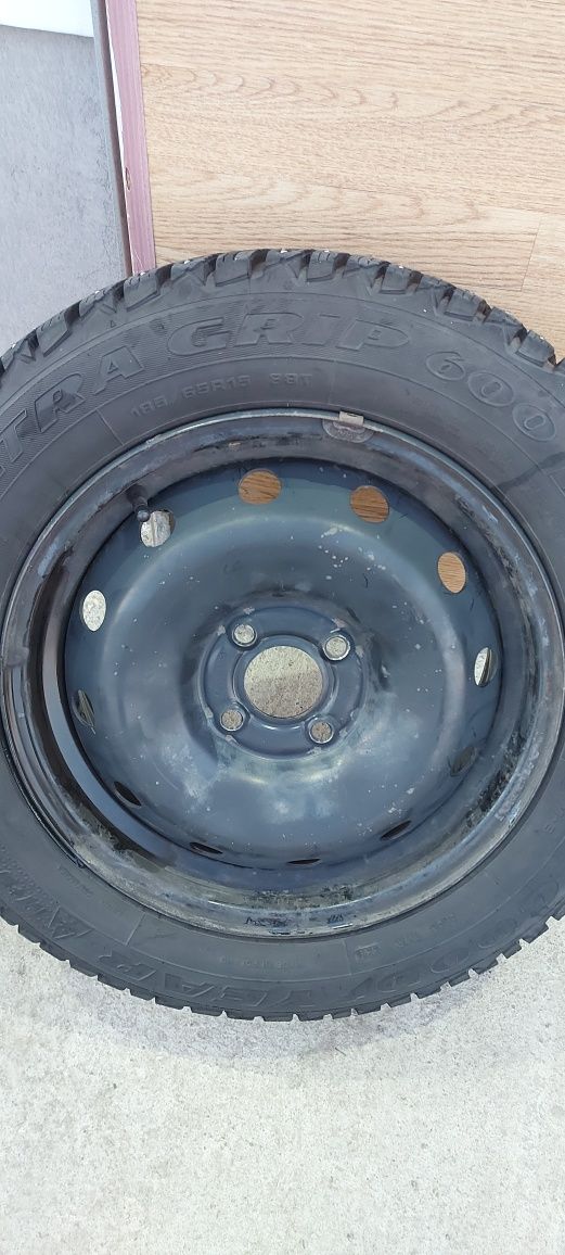 Зимние шины Good Year 185/65 R15