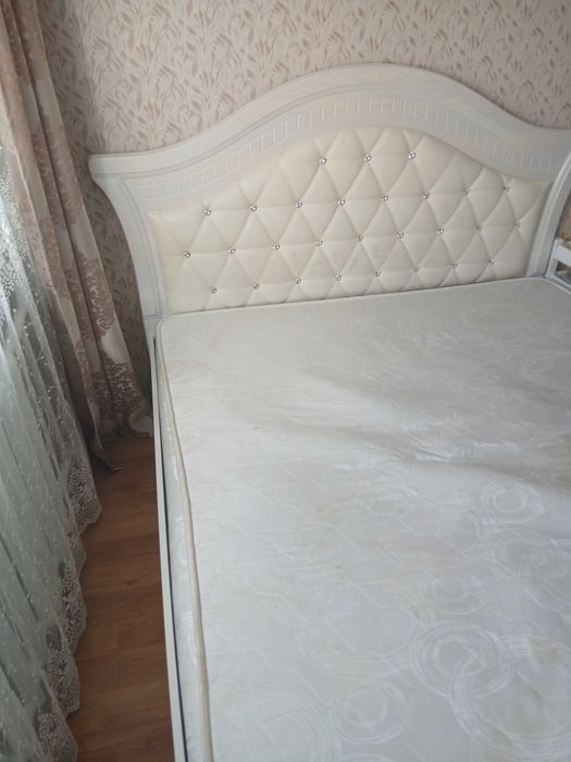 Кровать с матрасом