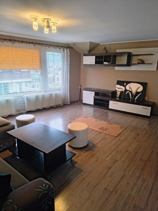 Închiriez apartament cu 3 camere