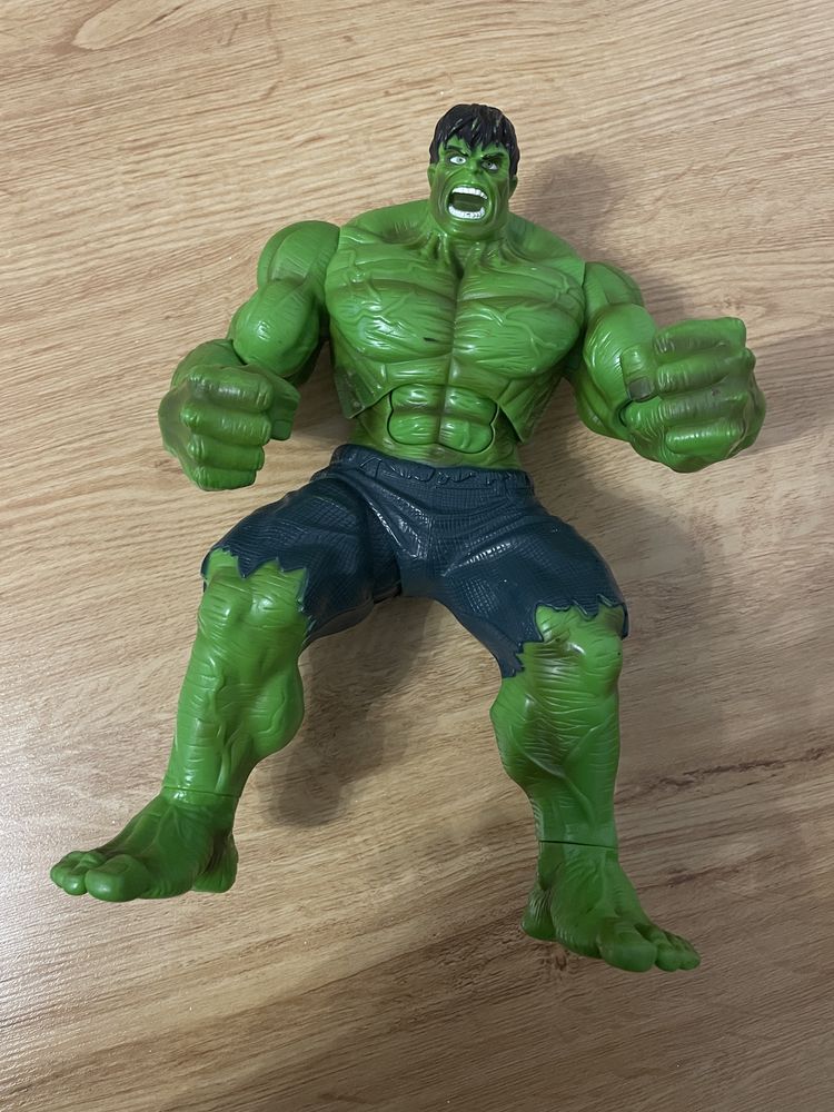 Hulk 30cm Hasbro