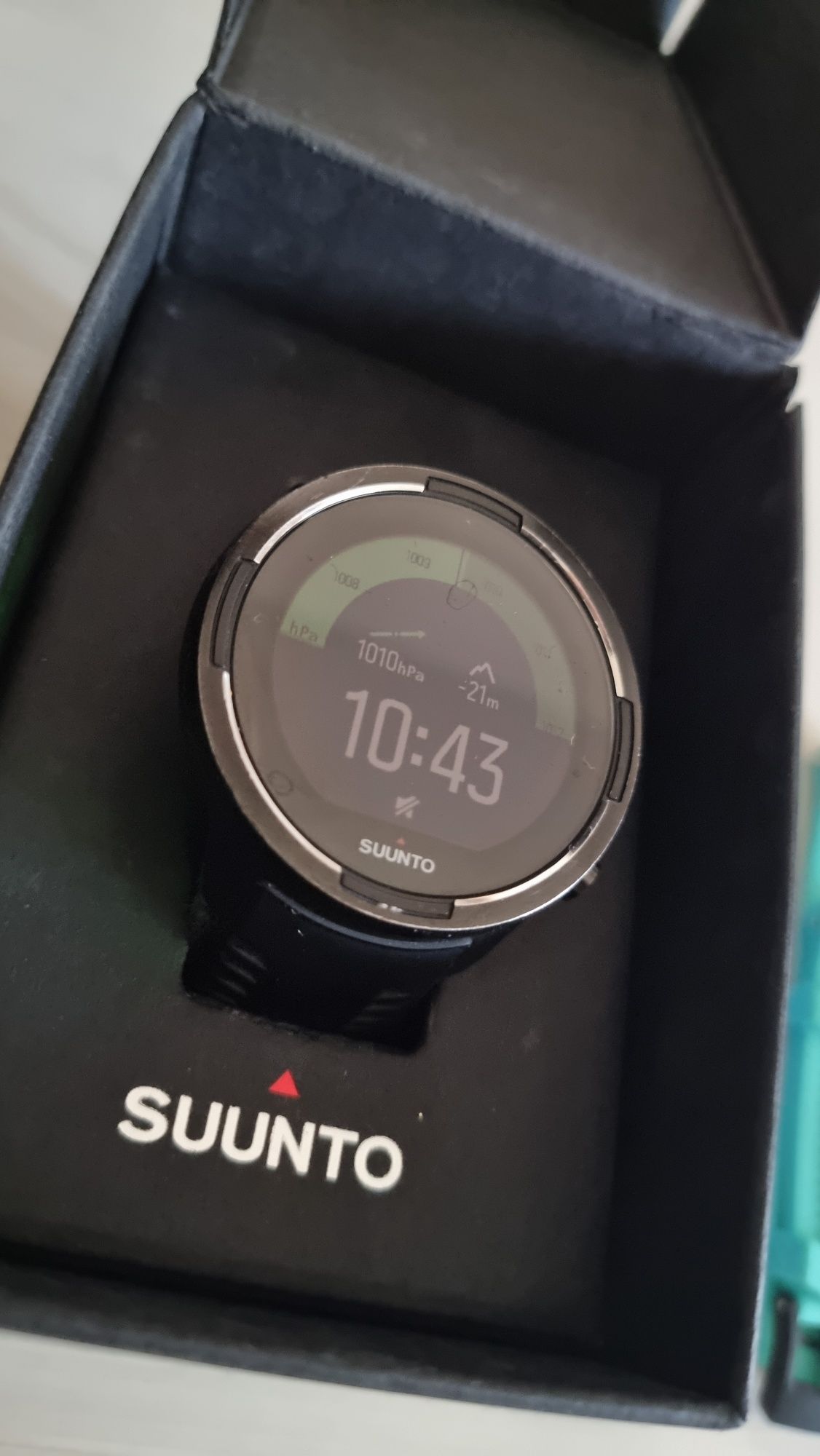Suunto 9 baro saphire la cutie, cu 5 bratari