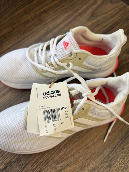 Кроссовки Adidas женские