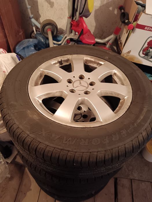 Гуми с джанти Мерцедес