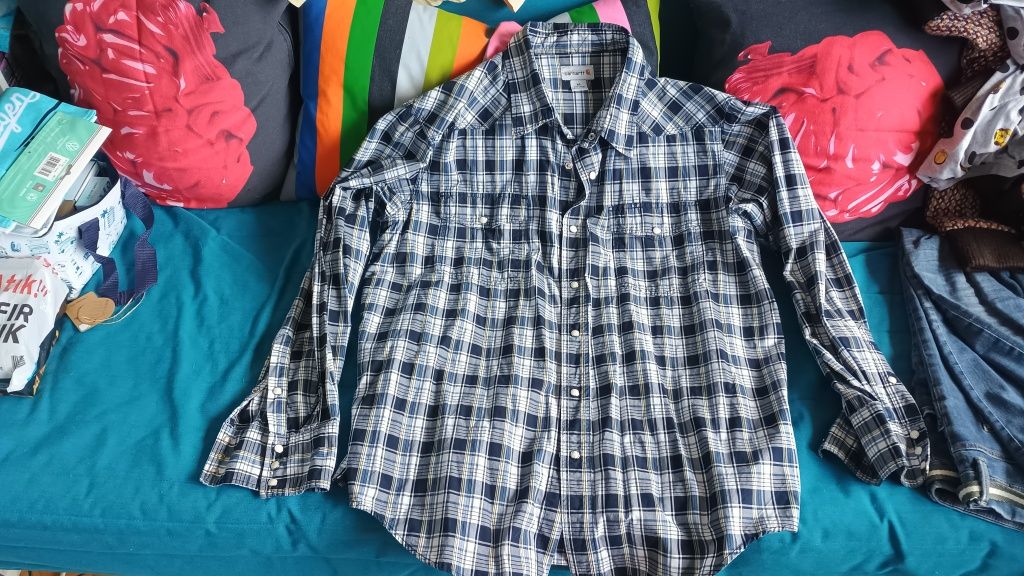 Продавам мъжка риза Carhartt ,размер Xl.