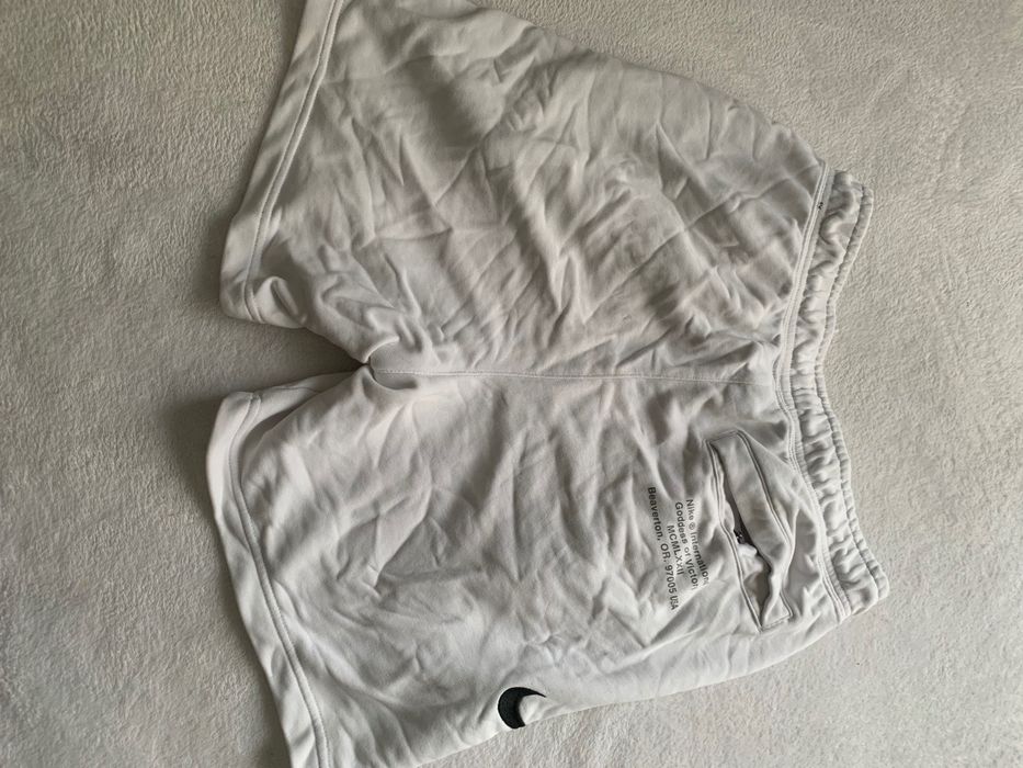 Pantaloni Nike scurti