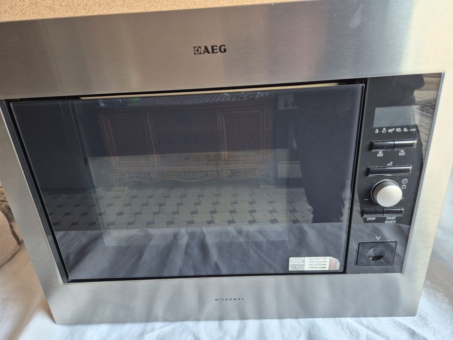 Продаётся встраиваемая микроволновая печь AEG