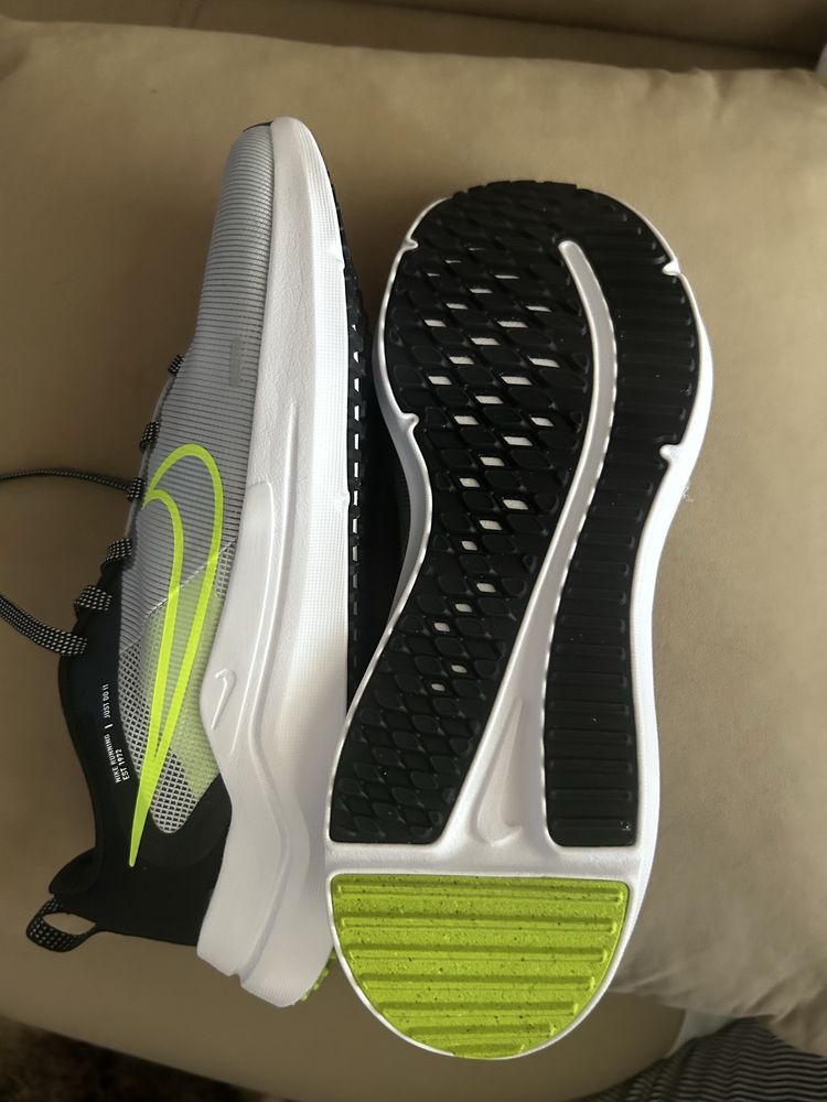 Чисто нови Nike маратонки