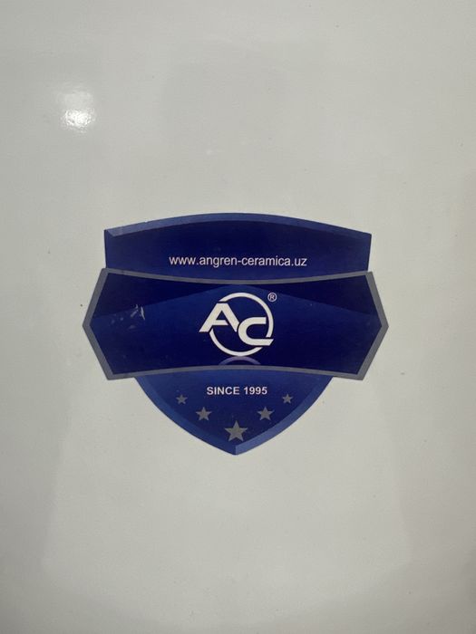 Унитаз сотилади.