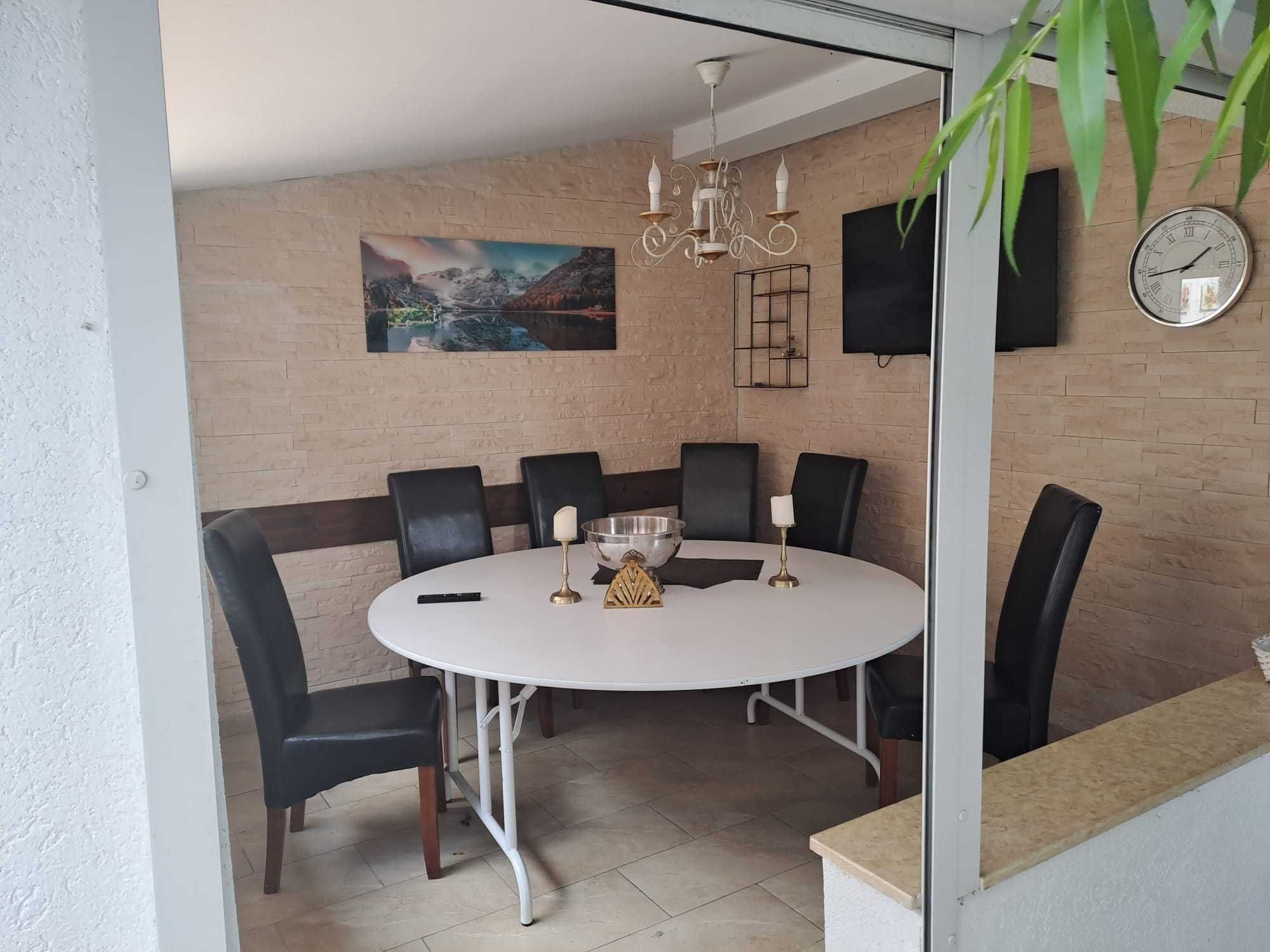 Casa individuala 5 camere ,2 bai ,curte 450 mp,toate utilitatile !