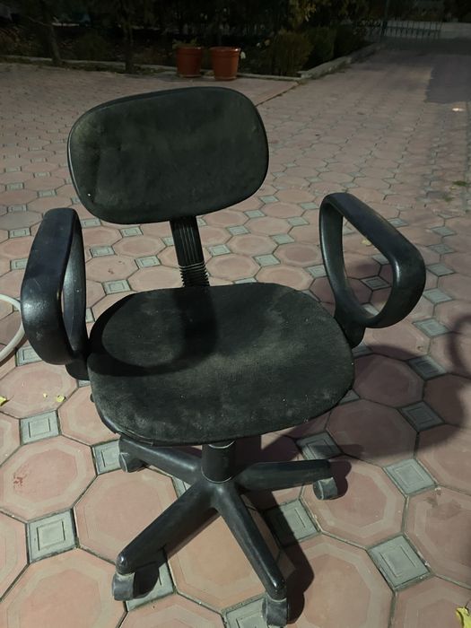 Стулья на колесиках офисный
