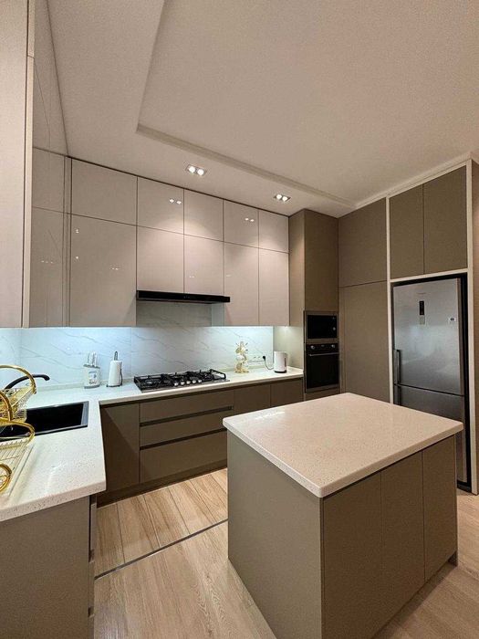 ПРОДАЕТСЯ ДОМ на Карасу 6 Соток: 3 Общая площадь: 170кв.м