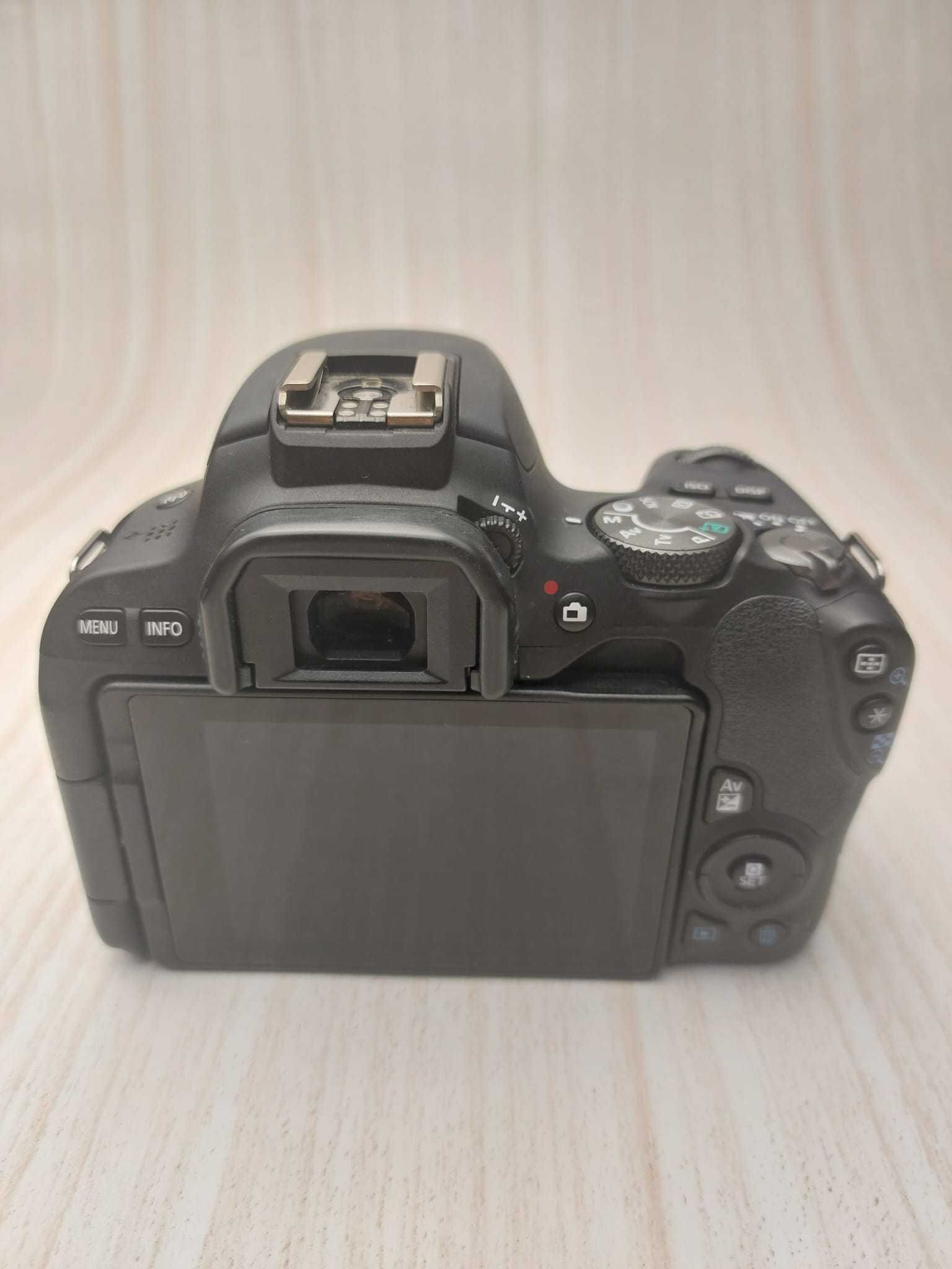 Aparat foto DSLR Canon EOS 200D + 2 OBIECTIVE