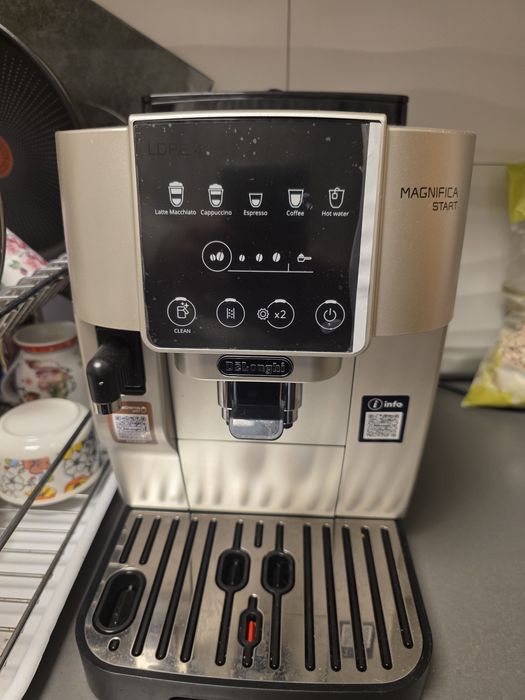 Vand Aparat Cafea Delonghi Magnifica