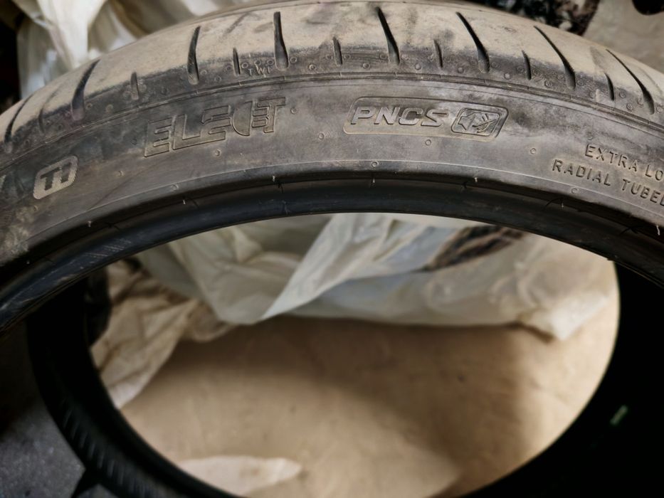 Pirelli 235 35 20 Adot 23