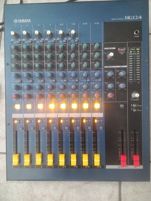 Mixer audio Yamaha MG12/4 și Tmix 802