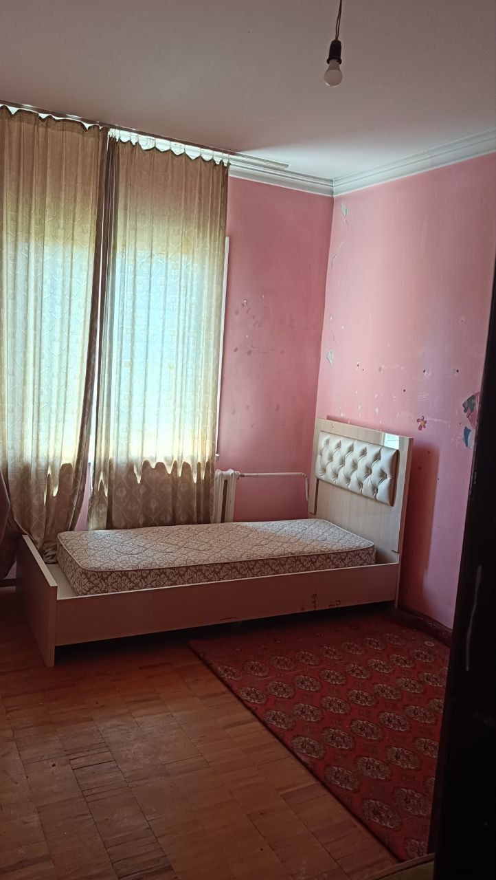 Юнусабад 12 квартал 2/4/4 (61²) метро Туркестан продаётся квартира