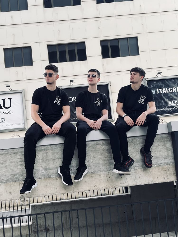 Дрехи/ clothes/ къс-ръкав тениски/black short-sleeve T-shirts/фланелки