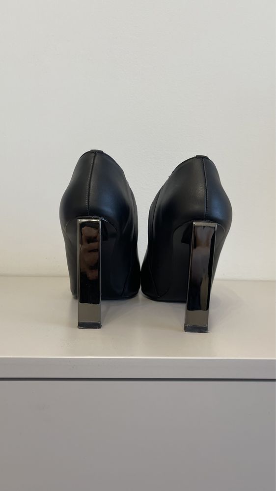 Ботильоны туфли Charles & Keith