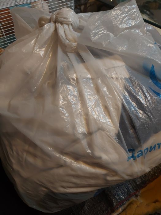 Отдам большой пакет вещей.