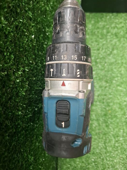 Безчетков ударен винтоверт на Makita DHP484 с 3 ампера батерия и бързо