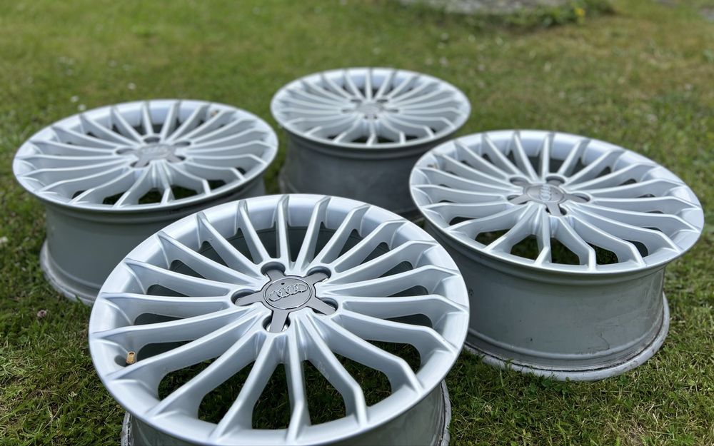 Vând jante Audi r17
