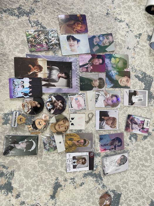 Набор K-pop карточек/ значки и брелков/блокнот