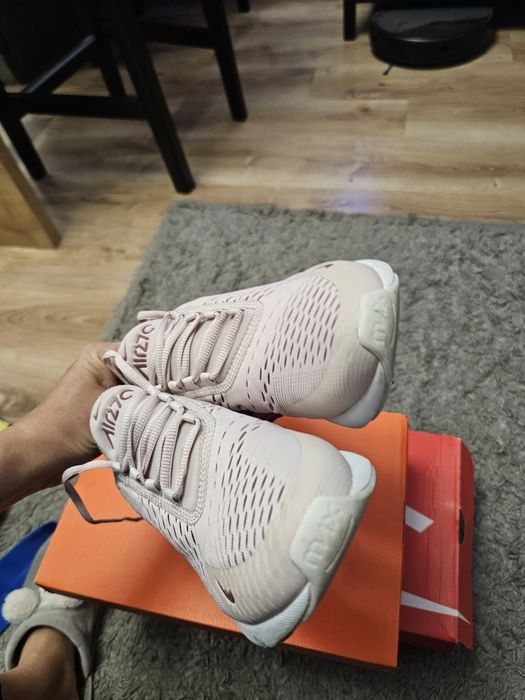 Оргинални дамски маратонки nike airmax 270, размер 41