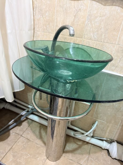 Продается раковина с зеркалом. Торг