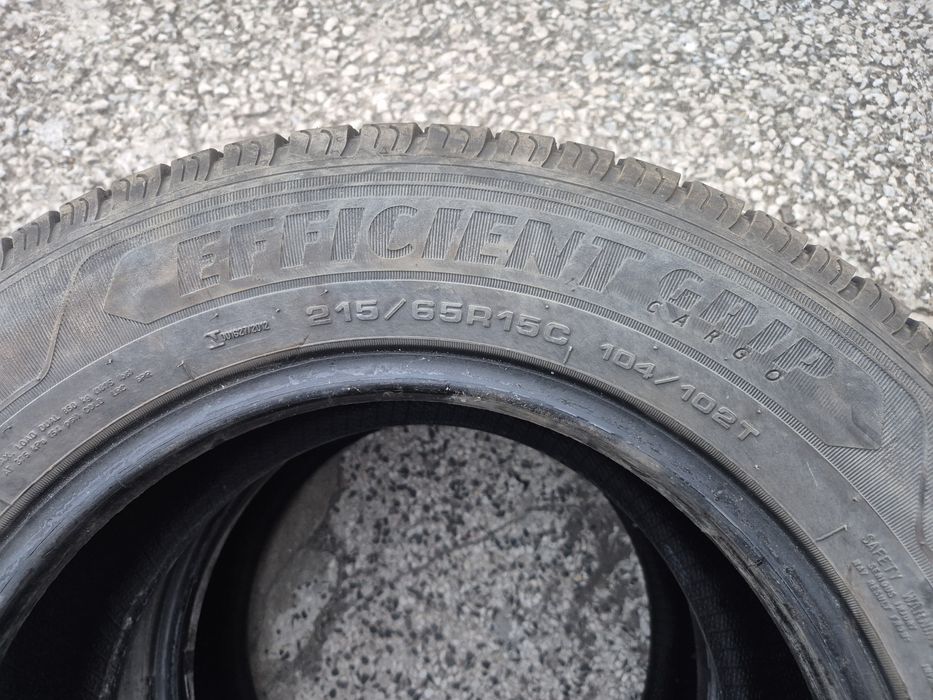 2бр. 215/65/15C гуми бус Goodyear Efficient Grip бусови гуми цетки
