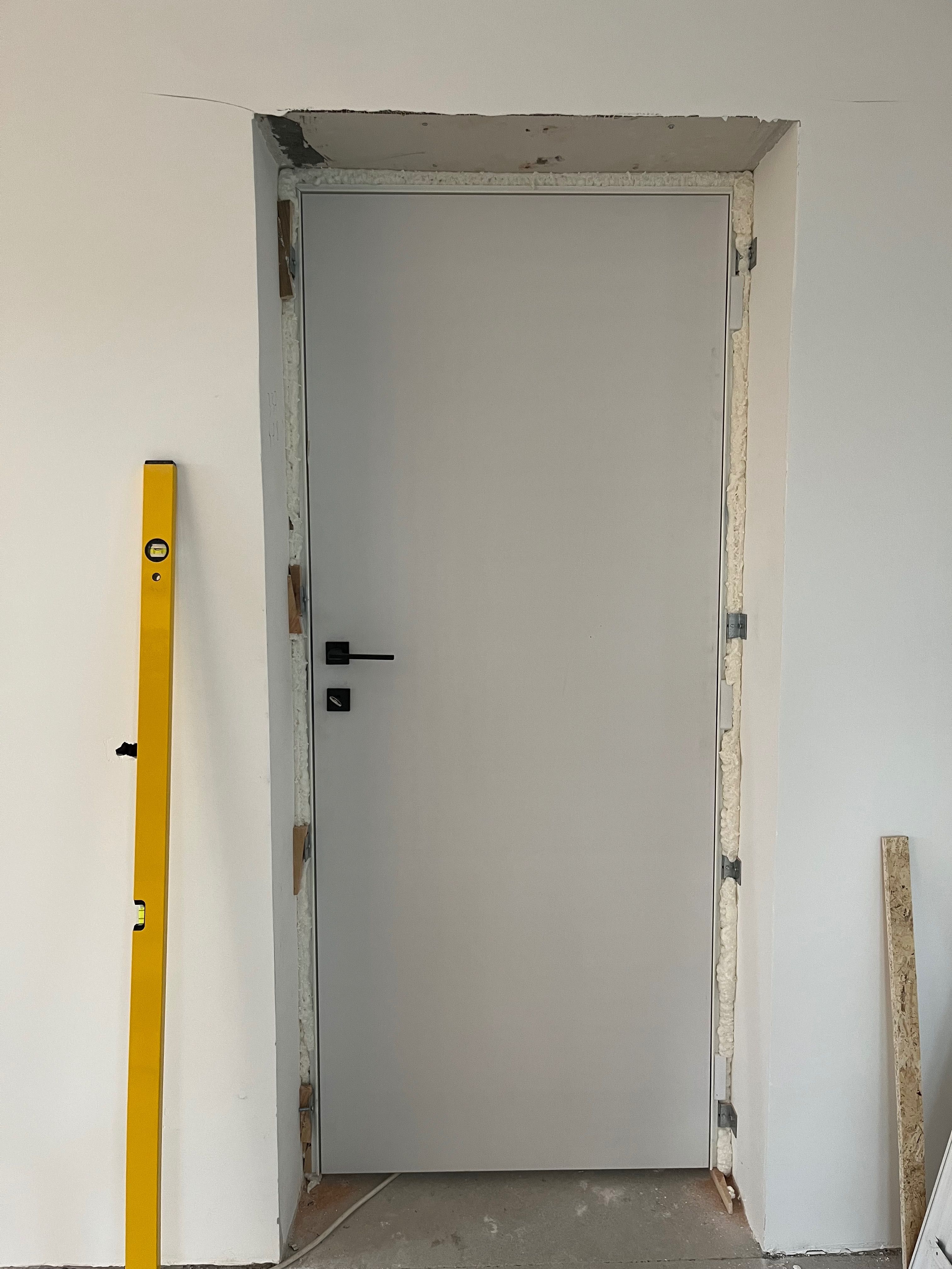 Montaj Montaje Montez usi de Interior Metalice si Pvc Arad