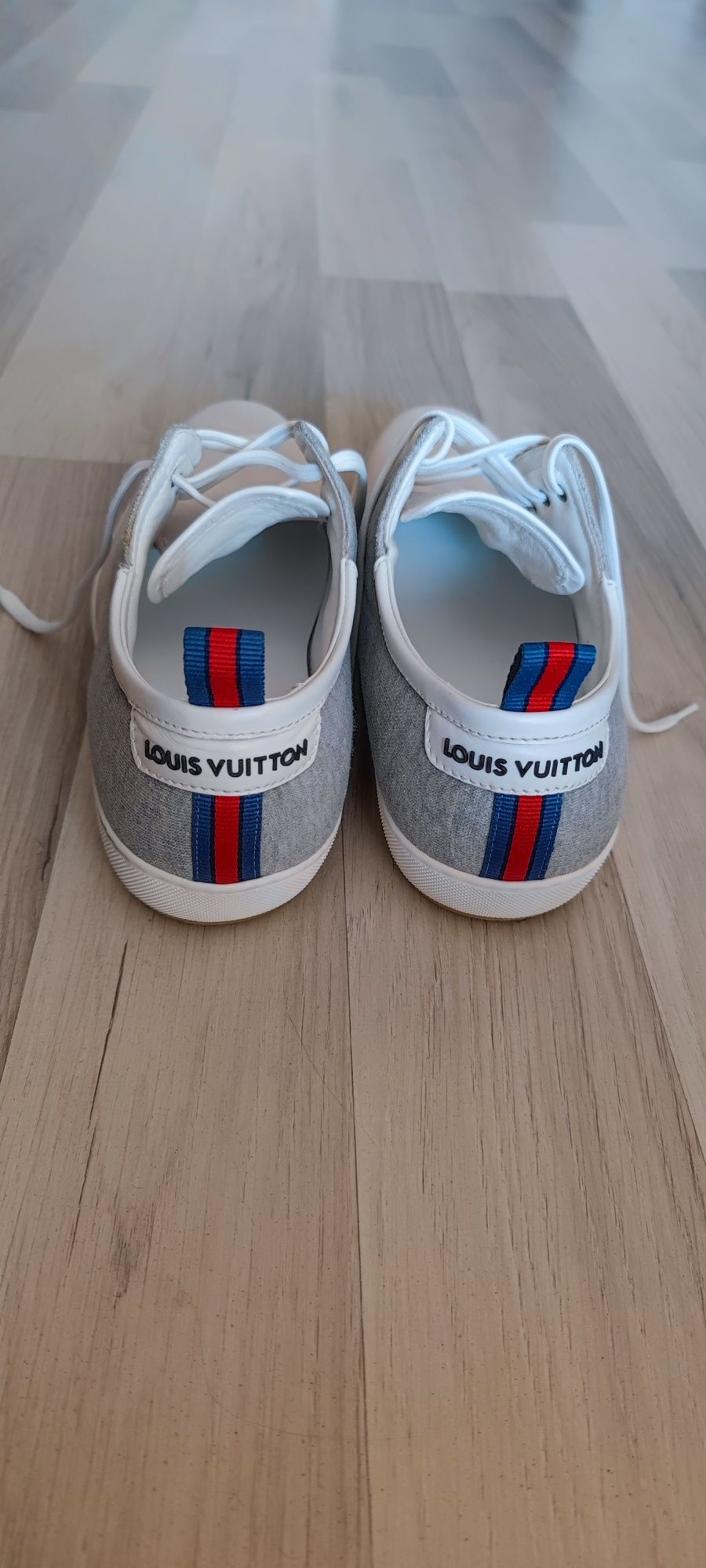 Vând sneakers Louis Vuitton 43